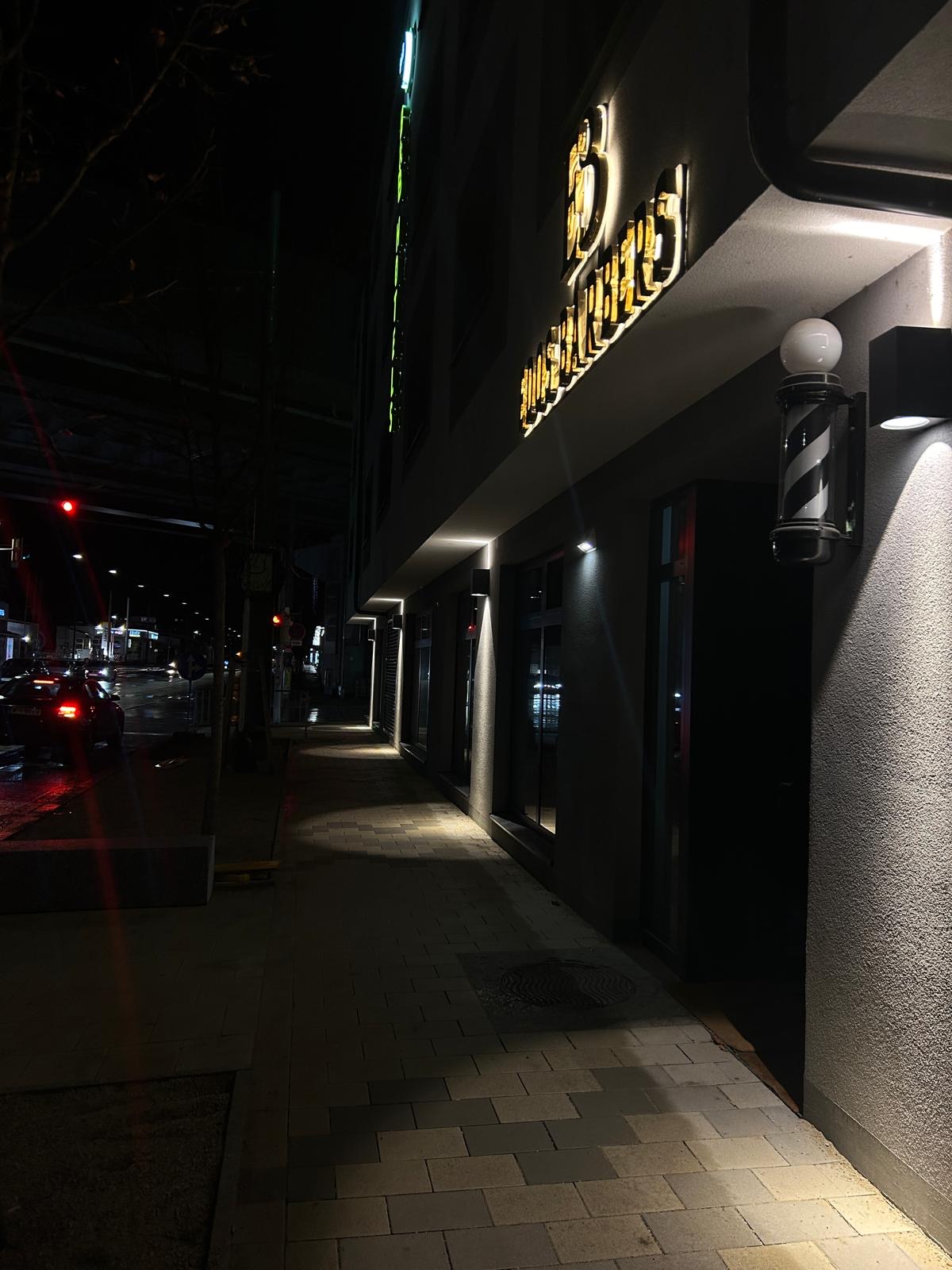 Shop bei Nacht – Edos Barbers Wien